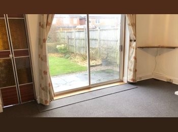 Roomgo UK - Large double room for rent, near Epsom/ Ewell . Bus stop right outside, Chessington - £700 pcm