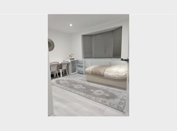 Roomgo UK - New build large ensuite, Kidlington - £980 pcm