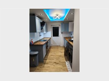 Roomgo UK - Single room to let in Daventry., Daventry - £520 pcm