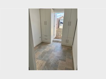 Roomgo UK - Newly furnished Studio Space Wembley bussiness /storage, Wembley Park - £685 pcm