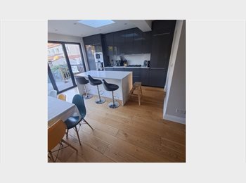 Roomgo UK - Double room in clean high standard house, Barnehurst - £850 pcm