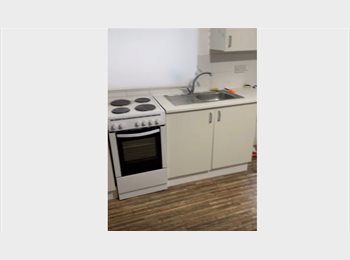Roomgo UK - Room Share, Loxford - £600 pcm