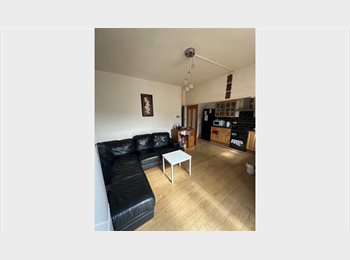 Roomgo UK - Room to let - Levenshulme, Levenshulme - £600 pcm