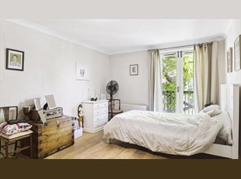 Roomgo UK - Light double bedroom with own bathroom etc -, Woodlands - £1,000 pcm