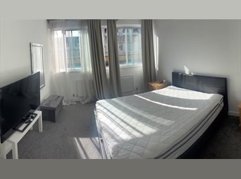 Roomgo UK - 1 Bayswater Double BR available in 3 BR W2 flat, 24hr porter, Bayswater - £1,450 pcm