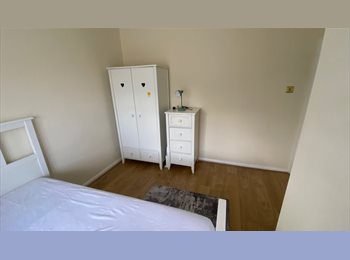 Roomgo UK - Double room to let, Woodford Green - £800 pcm