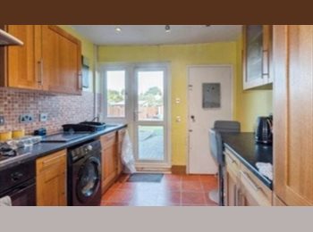 Roomgo UK - Double room to rent, Kingsley Park - £500 pcm