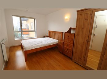Roomgo UK - LUXURY ROOM WITH PRIVATE BATHROOM--BOOK NOW!!, Cubitt Town - £1,365 pcm