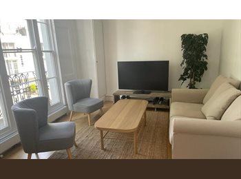Roomgo UK - FULL PROPERTY FOR RENT | Bright One-Bed Flat in Central Camden NW1, Camden Town - £2,200 pcm