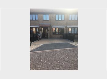 Roomgo UK - Small single room, Weymouth - £430 pcm