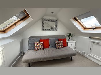 Roomgo UK - Private Loft Room Near Wolverton Station MK13, Milton Keynes - £650 pcm