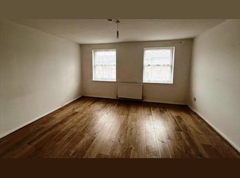 Roomgo UK - Well-located 3 bedroom maisonette to let located in Hackney, London E9., Homerton - £3,000 pcm