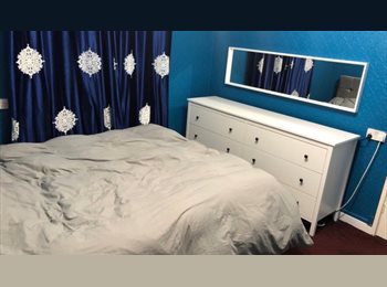 Roomgo UK - Furnished Double Room in Failsworth – £450 All Bills Included – Ready to Move In, Newton Heath - £450 pcm