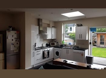 Roomgo UK - House share Haydons Road SW19, South Wimbledon - £850 pcm