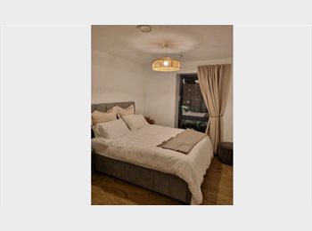 Roomgo UK - Brand new apartment. 1 double room with en suite, Cross Green - £800 pcm