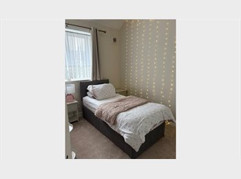 Roomgo UK - Clean single room for rent, Downham - £620 pcm