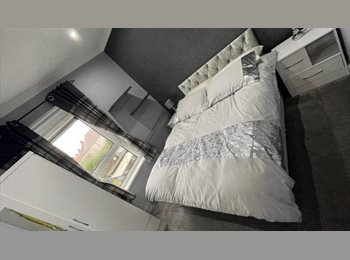 Roomgo UK - Modern Furnished Double Room in Quiet Home-S2, Cutlers View - £560 pcm