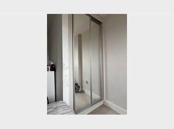 Roomgo UK - Amazing Double Room in E14, Poplar - £1,200 pcm