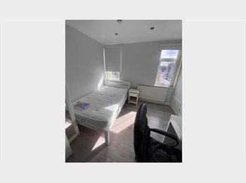 Roomgo UK - Double en-suite room, house share on cowley road oxford, Temple Cowley - £810 pcm