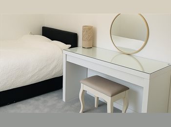 Roomgo UK - Double Room in Spacious 4 Bed Family Home, Eastleigh - £650 pcm