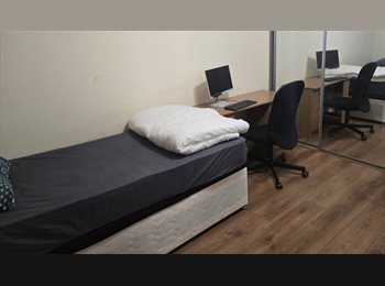 Roomgo UK - Room Sharing in Hounslow West Available, Whitton - £400 pcm