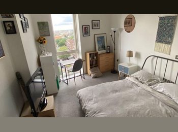 Roomgo UK - Double ensuite with city views, New Cross - £1,275 pcm