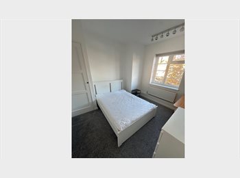 Roomgo UK - Double room available n22, Wood Green - £690 pcm