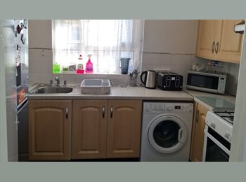 Roomgo UK - Couples room available for rent, Manor Park - £850 pcm
