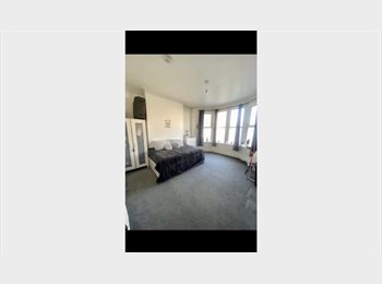 Roomgo UK - Rooms Flats Houses - Students and Professionals, Maindy - £550 pcm