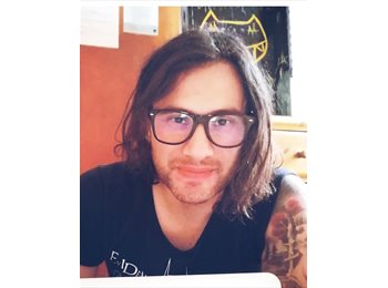 Roomgo UK - Fernando - 40 - Cardiff
