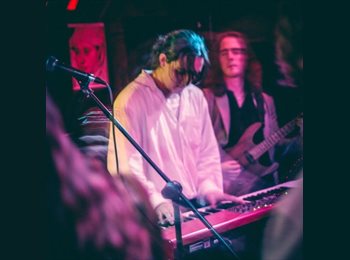 Roomgo UK - Aster - 21 - Brighton