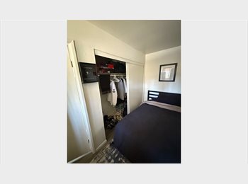 Roomgo US - Master bedroom -central location-month to month, Morena - $1,300 pm