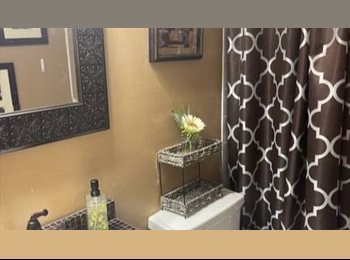 Roomgo US - Great neighborhood great neighbors nice, clean, safe house laid-back., Cypress Lake - $875 pm