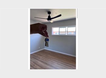 Roomgo US - Female roommate needed, Willowbrook - $1,000 pm