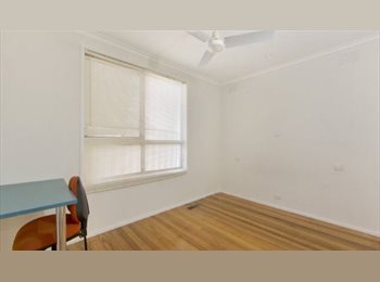 Roomgo AU - Air-con and fully furnished En-suite master bedroom for rent SINGLE PERSON, Lysterfield South - $230 pw