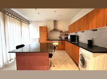 Appartager BE - Chambre meublée etterbeek 850 euros toutes charges comprises, Etterbeek - 680 € pm