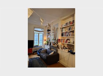 Appartager BE - Grande chambre meublée dans une colocation à Schuman, Etterbeek - 745 € pm