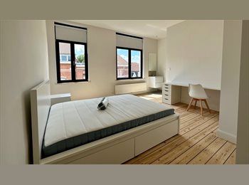 Appartager BE - Chambre meublée avec douche privée, Uccle-Ukkel - 725 € pm