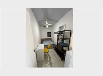 Roomgo BR - Quarto em vila em Botafogo contas inclusas, Humaitá - R$ 1.500 Por mês