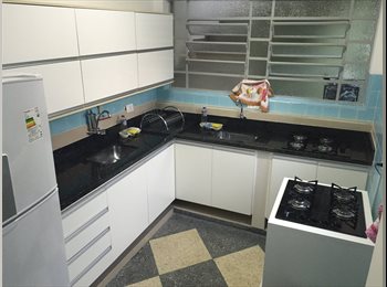 Roomgo BR - Casa masculina ao lado do metrô Paraíso e Av. Paulista com quartos individuais masculinos, Vila Mariana - R$ 1.100 Por mês