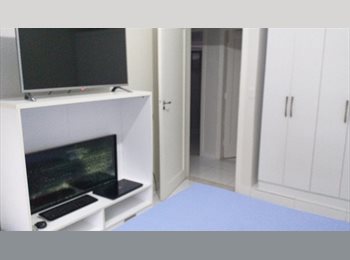 Roomgo BR - Suíte individual, Saúde - R$ 1.800 Por mês