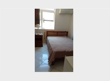 Roomgo BR - Alugo um quarto  perto da praia, Recreio dos Bandeirantes - R$ 1.700 Por mês