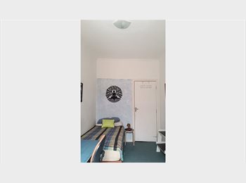 Roomgo BR - Quarto com varanda, metrô e parques próximos, Vila Mariana - R$ 1.390 Por mês