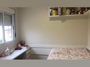Roomgo BR - Quarto em apartamento de 3 quartos com sacada, Florianópolis - R$ 2.000 Por mês