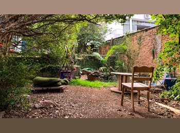 Roomgo BR - Vaga em Quarto de casa com quintal – Vila Madalena / Alto de Pinheiros – R$ 1.250, Alto Pinheiros - R$ 1.250 Por mês