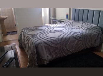 Roomgo BR - Apartamento bem montado , com porteiro 24 horas ,vaga de garagem disponível , banheiro compartilhado, Brasil - R$ 1.300 Por mês