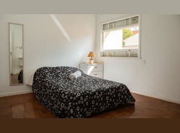 Roomgo BR - Quarto em casa residencial no Campo Belo, Campo Belo - R$ 1.800 Por mês