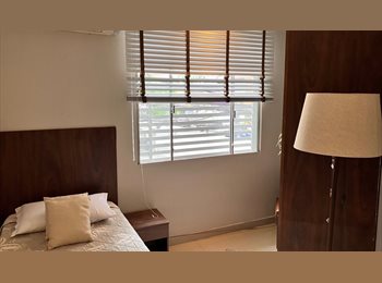 Roomgo BR - Alugo quarto em apartamento no Centro, Curitiba - R$ 1.350 Por mês