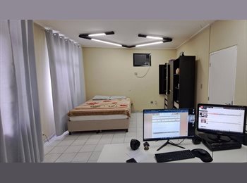 Roomgo BR - Casal COM AR, iluminado e ventilado, Belo Horizonte - R$ 920 Por mês