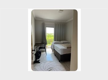 Roomgo BR - Aluguel de quarto com cama de casal de molas, Uberlândia - R$ 1.000 Por mês